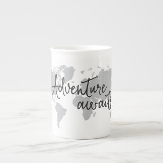 En Porcelaine L'aventure attend la tasse de carte