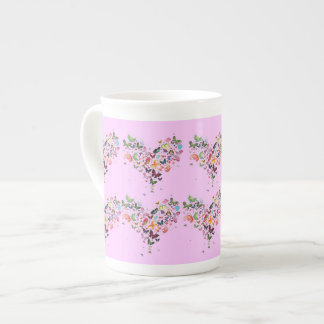 En Porcelaine tasse mignonne avec des coeurs