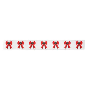 En Satin Bow rouge avec Pinecones sur ruban blanc