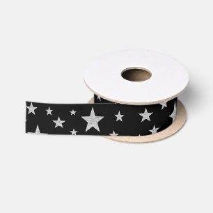 En Satin L'argent tient le premier rôle le ruban