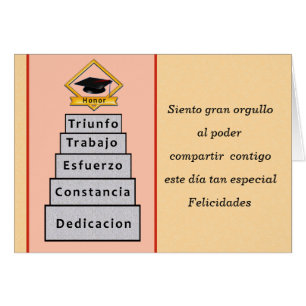 En tenant le triomphe de ta graduation