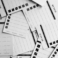 Carte de score simple noir et blanc à cinq rondes