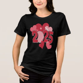 En Tri-matière Célébrez 2025 avec un T-shirt aux coeurs vibrants