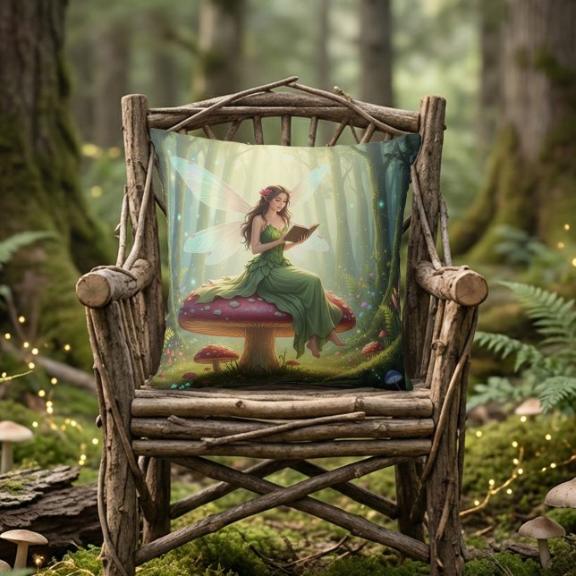 Enchanted Day Fairy Reading a Book Kissen (Von Creator hochgeladen)