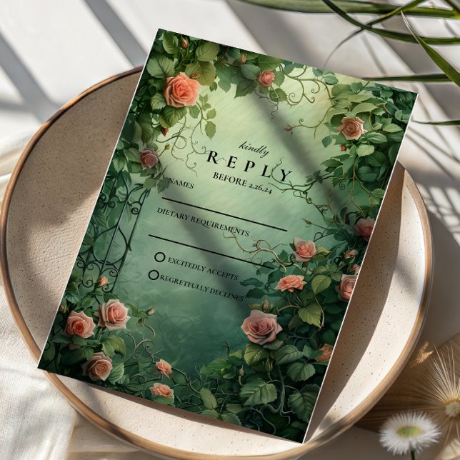 Enchanted Rose Garden Gate Wedding RSVP Karte (Von Creator hochgeladen)