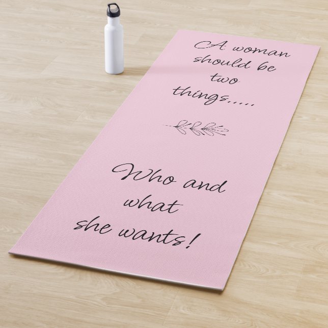 Encouragement tapis de yoga, femme forte (En situation)
