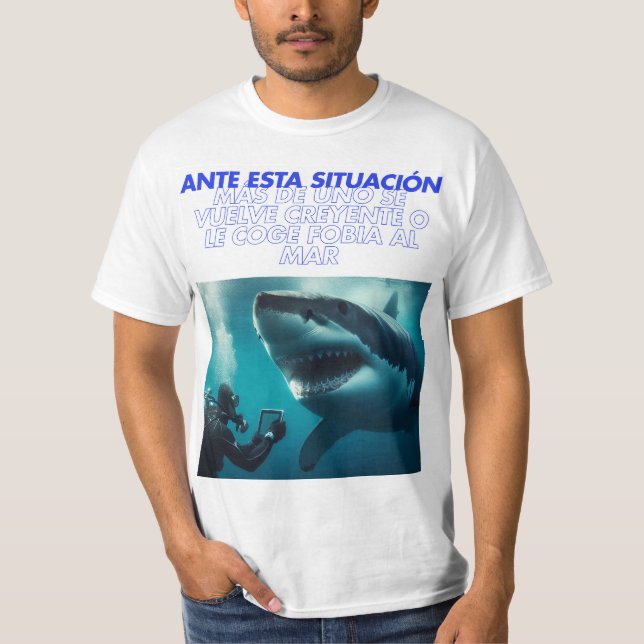 Encuentro con un gran tiburón blanco T-Shirt (Vorderseite)