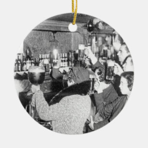 Ende des Verbots - Abschied von der 18. Änderung Keramik Ornament