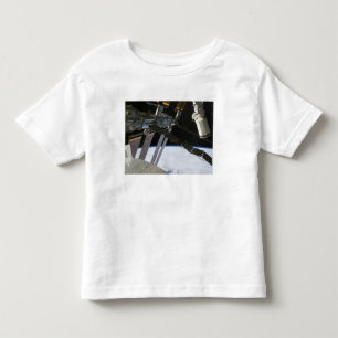 Endevor's Arm inmitten des internationalen Raumsta Kleinkind T-shirt