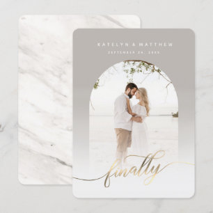 Endlich Gold Script Light Gray Arch Gerahmtes Foto Save The Date