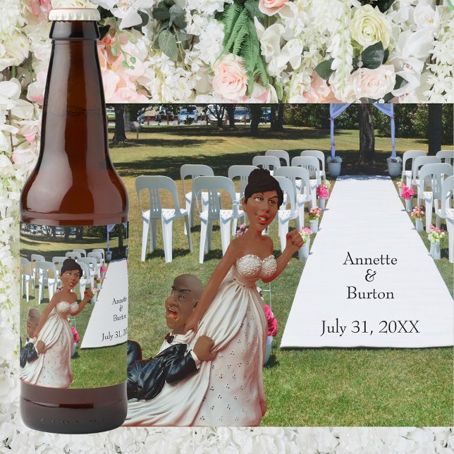 Endlich Hochzeit Funny Black Couple Bierflaschenetikett (Finally Wedding Funny African American Couple Beer Bottle Label)