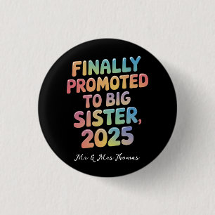 Endlich in Big Sister 2025 Adorable befördert Button