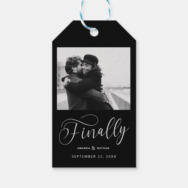Endlich Minimalistische Hochzeit Foto Save the Dat Geschenkanhänger (Vorderseite)