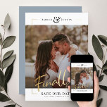 Endlich! | Modernes Gold Square Foto Eleganter Spa Save The Date<br><div class="desc">Teilen Sie mit diesem modernen, bedruckten Goldrahmen die wunderbaren Neuigkeiten Ihrer Verlobung und speichern Sie die Date Cards mit Ihrem beliebten quadratischen Foto zusammen mit einem großen Fett FINALLY! in wunderschöner handgeschriebener Schriftzeichen. Personalisieren Sie mit zwei Zeilen Text am unteren Rand für weitere Details, wie das Datum oder Ihre Hochzeitswebsite....</div>
