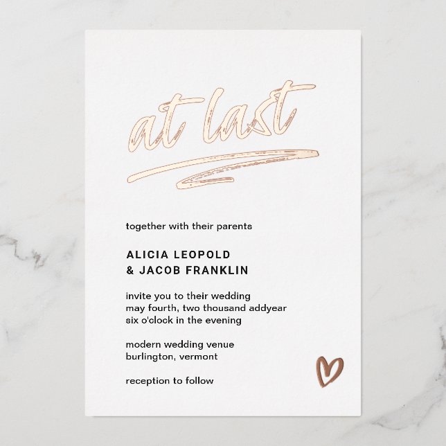 Endlich Typografie Moderne Hochzeit Folieneinladung (Vorderseite)