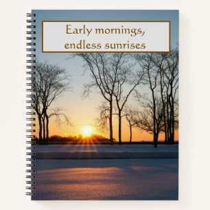 Endlose Sonnenaufgänge im Winter an frühen Morgen Notizbuch