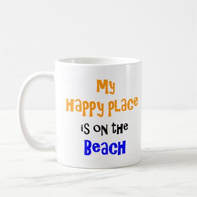 endroit heureux sur la tasse de café de la plage (Gauche)
