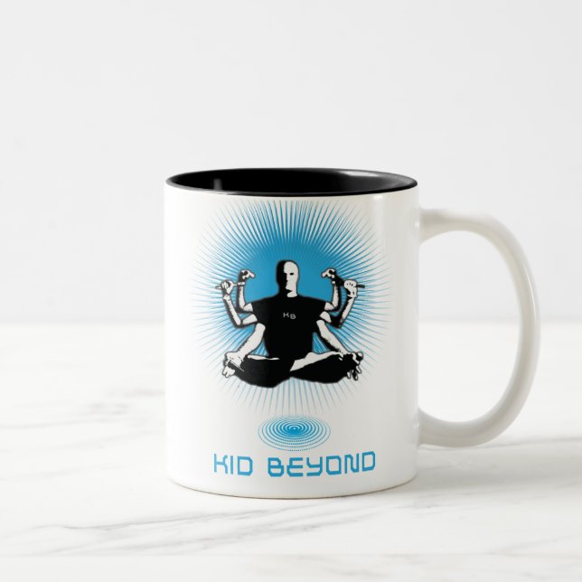 Enfant au delà de tasse (Droit)