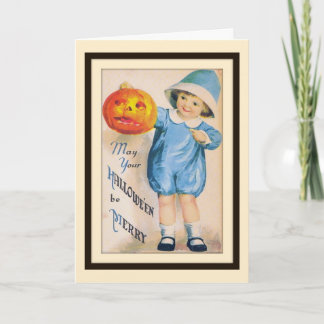 Enfant avec carte de citrouille d'Halloween
