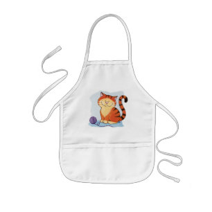 Enfant Le chat tigré orange mignon badine le tablier