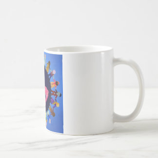 Enfants paisibles autour de la tasse du monde
