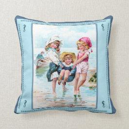 Enfants Vintages jouant au Coussin de bord de mer