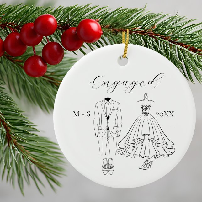 Engaged Wedding Dress Suit Black and White Photo Keramik Ornament (Von Creator hochgeladen)