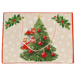 Engel dekorieren den Christbaum Große Geschenktüte