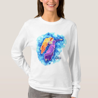 Engel, der auf das zukünftige T-Shirt zeigt