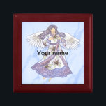 Engel der christlichen Lilie Blume Erinnerungskiste<br><div class="desc">Lily Angel individuelle Name Geschenkboxen, Lily Angel Bekleidung, Angel T - Shirt, Angel Geschenke von ArtMuvz Illustration, personalisieren Sie die Christliche Angel Geburtstag und Weihnachtsgeschenke, Tote Tasche, Tasse, Hut. Engel-Geschenke sind eine nachdenkliche und sinnvolle Art, jemandem zu zeigen, den Sie interessieren. Egal, ob Sie ein Geschenk für einen Freund, ein...</div>