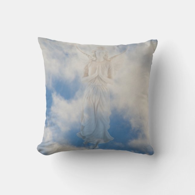 Engel im bewölkten Himmel des blauen Himmels durch Kissen (Vorderseite)