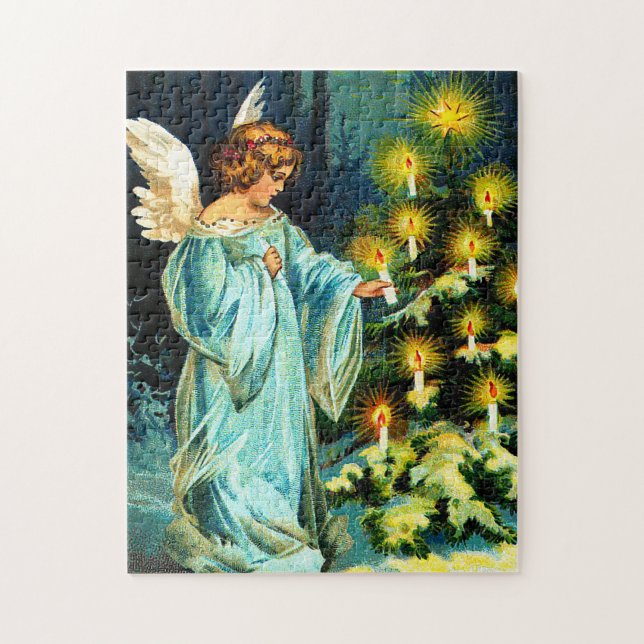 Engel schmückt Weihnachtsbaum (Vertikal)