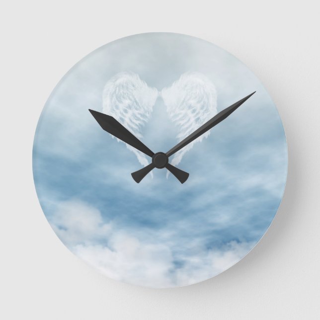 Engels-Flügel im bewölkten blauen Himmel Runde Wanduhr (Vorderseite)
