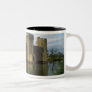 England, Sussex, Bodiam Castle Zweifarbige Tasse