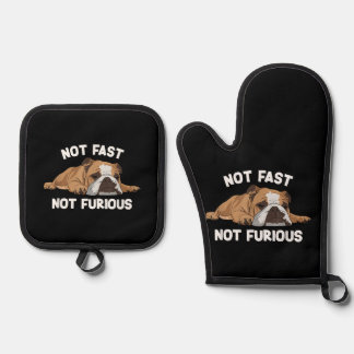 Englisch Bulldog schlafen nicht schnell, nicht wüt Ofenhandschuh & Topflappen-Set