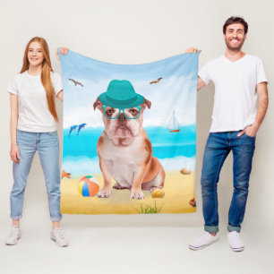 Englische Bulldogge am Strand Fleecedecke