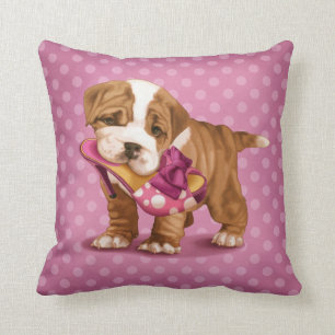 Englische Bulldogge und Schuh Kissen