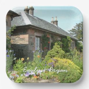 Englische Hütte II mit Blumengartenfotografie Pappteller
