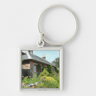 Englische Hütte II mit Blumengartenfotografie Schlüsselanhänger