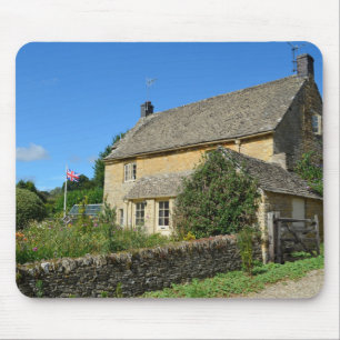 Englische Hütte mit Garten mousepad