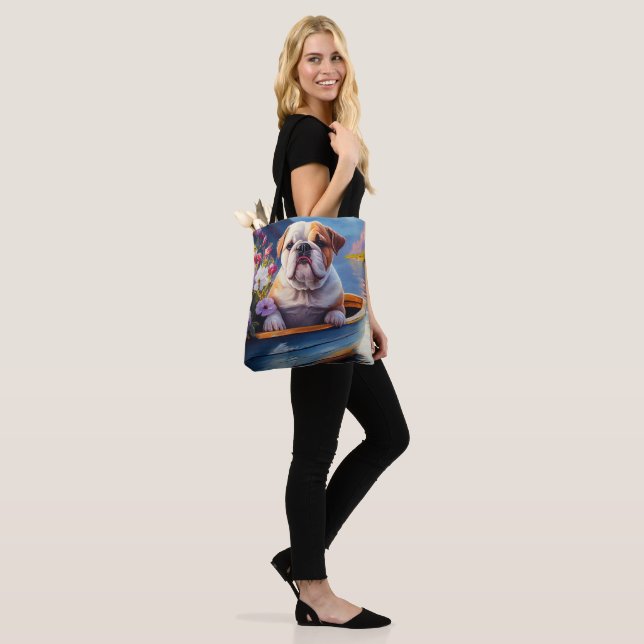 English Bulldog auf einem Paddel: Ein Landschaftli Tasche (Am Model)
