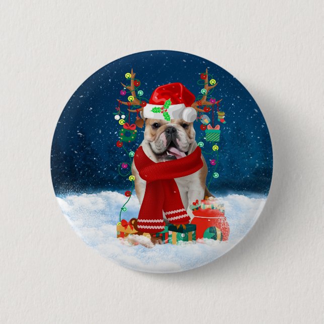 English Bulldog in Snow mit Weihnachtsgeschenken Button (Vorderseite)