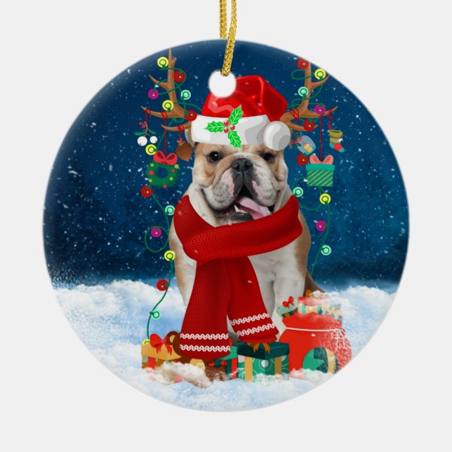 English Bulldog in Snow mit Weihnachtsgeschenken Keramik Ornament (Vorne)