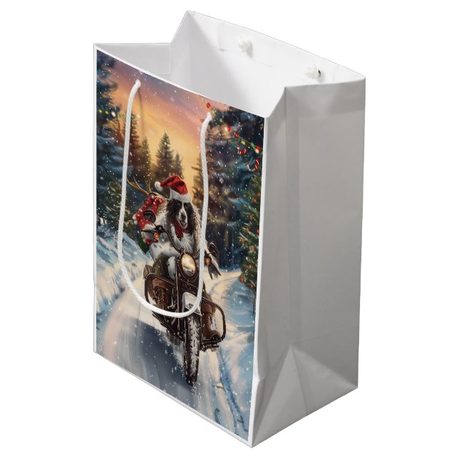 English Setter Dog Riding Motorrad Weihnachten Mittlere Geschenktüte (Vorderseite Schrägansicht)