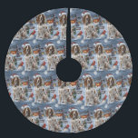 English Setter Winter Wonderland Christmas Joy Polyester Weihnachtsbaumdecke<br><div class="desc">Dieses festliche Design spiegelt den fröhlichen Geist der Urlaubssaison wider und besticht durch ein hübsches Jungtier mit einer Weihnachtsmannmütze. Der Hund ist eingebettet in ein winterliches Wunderland, mit einem Schneemann, einem dekorierten Weihnachtsbaum und wunderschön verpackten Geschenken. Schneeflocken fallen sanft ab und geben der Szene eine magische Touch, während die lebhaften...</div>