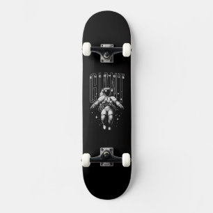 Enormante Riesendekore: Astronaut im All Skateboard