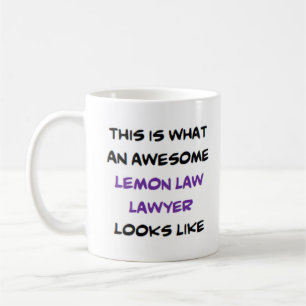 énorme citron droit avocat tasse de café