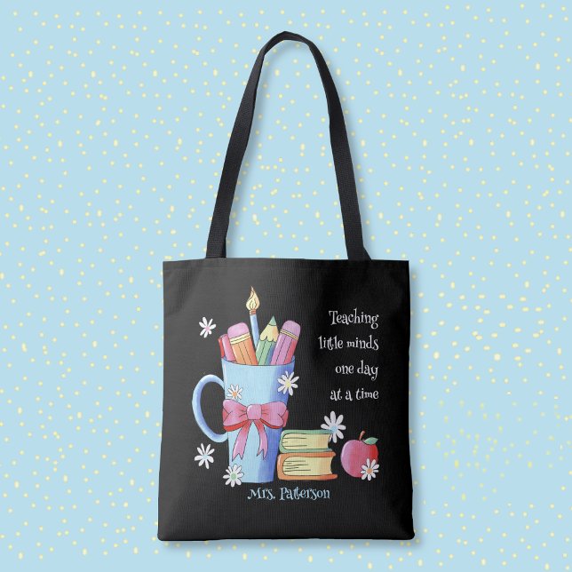Enseignant Sac fourre-tout noir avec devis et nom (Teacher tote bag with watercolor art .)