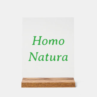 Enseigne en acrylique Homo Natura avec socle en bo