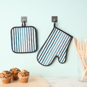 Ensemble De Gant De Cuisine Et De Manique Bandes dessinées à la main dans les tons bleu d'in